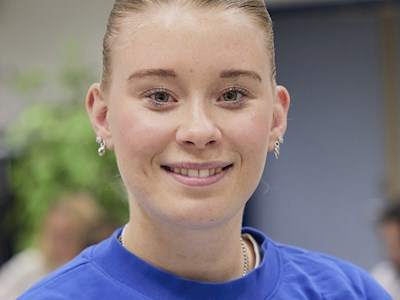 Jeg har valgt at deltage for at blive klogere på, hvordan teorien bliver brugt her, og se, hvordan det går hånd i hånd med praksis på en rigtig arbejdsplads.Rikke Storr Andersen